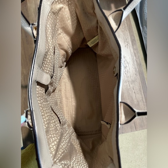 Kate Spade -Large handbag with matching wallet. Kept is duster bag - Picture 8 of 10